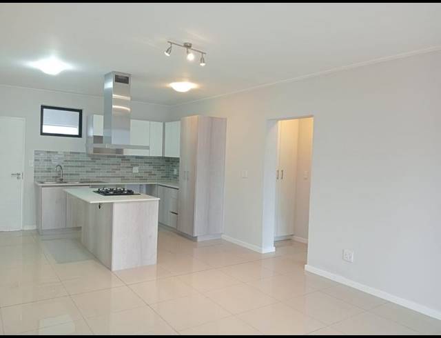 2 BEDROOM APARTMENT FOR SALE IN BRYANSTON